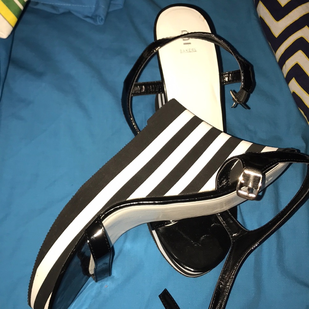 NEW Bakers Black and White Wedges